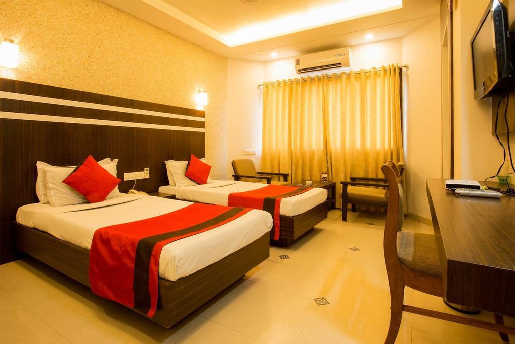 Hotel Kanak Comfort Ahmedabad Extérieur photo